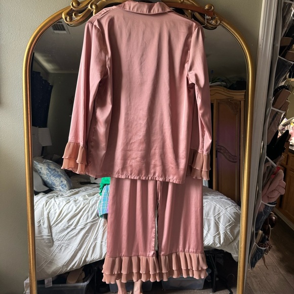 2 piece ruffle pajamas NWOT SIZE SMALL - Picture 4 of 7